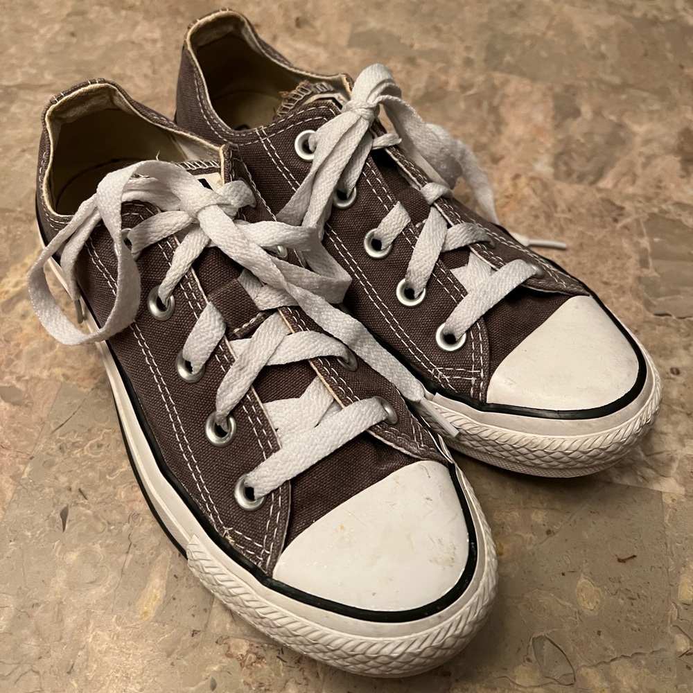 Converse Chuck Taylor Classic low tops Women’s 5